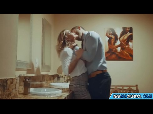 ❤️ Când o blondă cu sânii mari te seduce într-o toaletă publică ❤️  at ro.pornolemon.ru